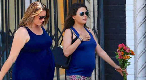 Mila Kunis futura mamma: passeggiata a Los Angeles col pancione in vista