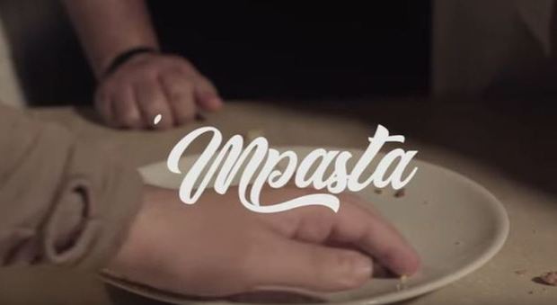 Frame del videoclip 'Mpasta di Ciccio Merolla