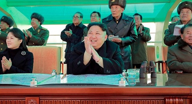 Corea del Nord, riappare in pubblico la moglie di Kim Jong-un: per mesi si è temuto per la sua sorte