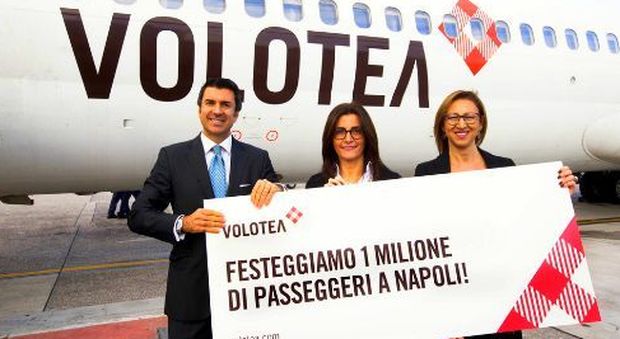 Volotea, un anno di voli gratis a Maria: è il milionesimo passeggero a Napoli
