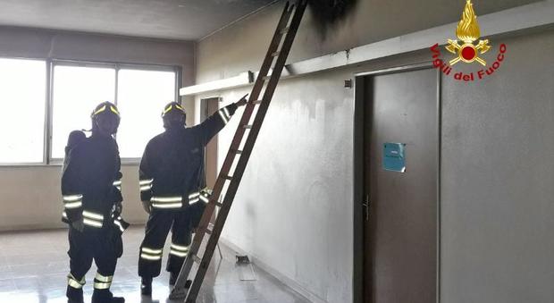 L'intervento dei Vigili del fuoco nell'ex ospedale del Lido di Venezia per un principio di incendio