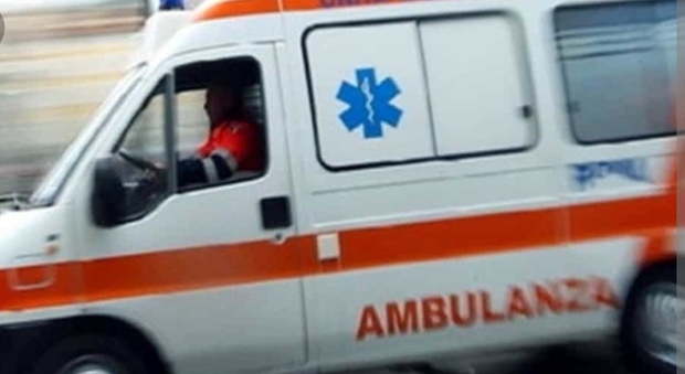 La denuncia: ambulanza sabotata a Napoli, svitati i bulloni della ruota anteriore