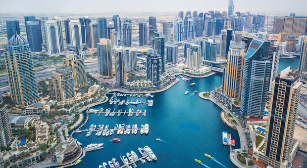 Camorra, a Dubai la cassaforte del racket: minacce ai testimoni, preso fratello del boss