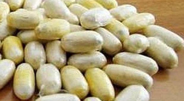Arriva dalla Nigeria con 70 ovuli pieni di cocaina nella pancia