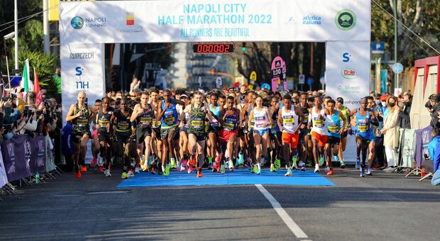 La partenza della NApoli City Half Marathon 2022