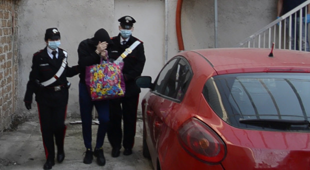 Terni, cocaina a domicilio per un vasto giro di clienti: i carabinieri arrestano tre pusher