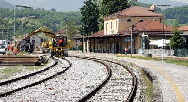Binari vuoti: i pendolari restano senza treno per tre settimane