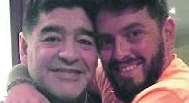 L'ultimo abbraccio tra Diego Maradona jr e il papà