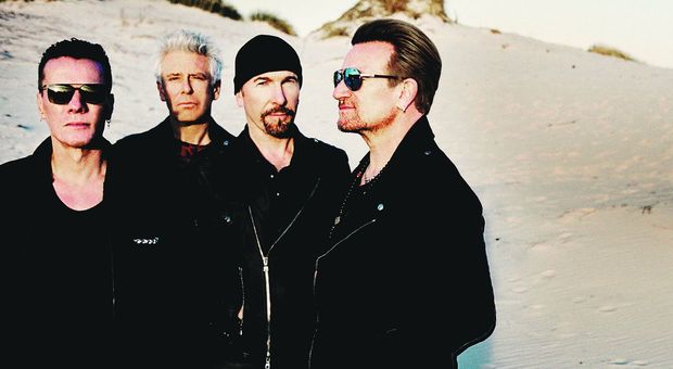 Incendi in Australia, gli U2 ringraziano 130 vigili del fuoco incontrati in aeroporto