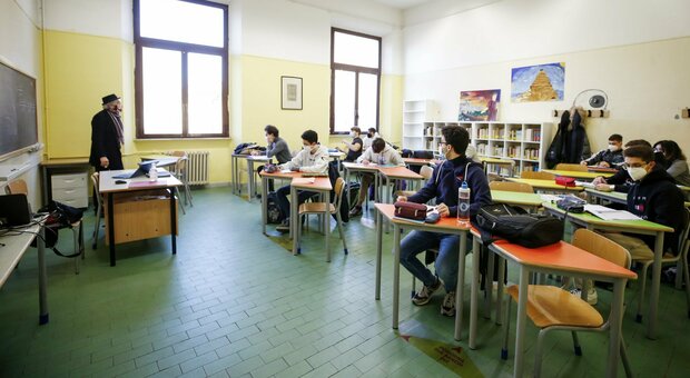 Roma scuola, i presidi: lezioni anche a Pasqua per i ritardi sul programma