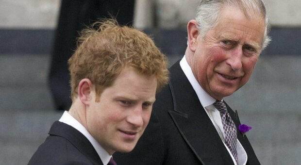 Harry ha nostalgia: il principe riconosce i suoi errori e vuole riavvicinarsi a Carlo e William