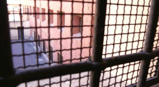 Poggioreale, i detenuti chiedono le partite del Napoli "in chiaro". Il garante: «Avviati colloqui con Sky»