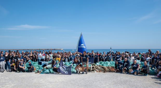 In Campania Plastic free onlus rimuove oltre 20 tonnellate di plastica e rifiuti nel weekend dedicato alla terra
