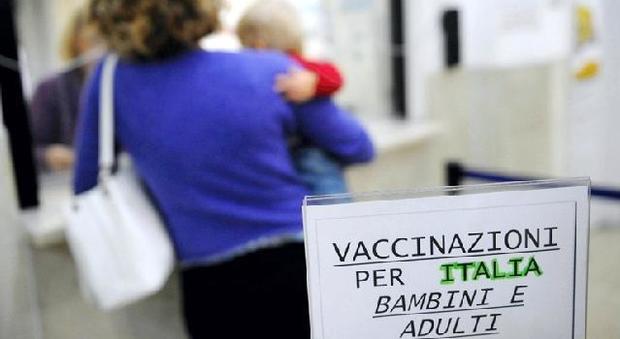 Vaccini e caos iscrizioni a scuola. Le Regioni vanno in ordine sparso