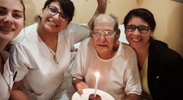 Anziano si finge malato e va in ospedale: era il suo compleanno e non voleva stare da solo