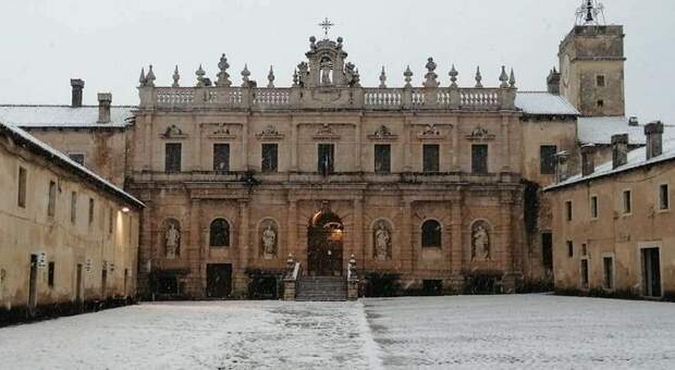 Neve in Campania, lo spettacolo della Certosa di Padula imbiancata