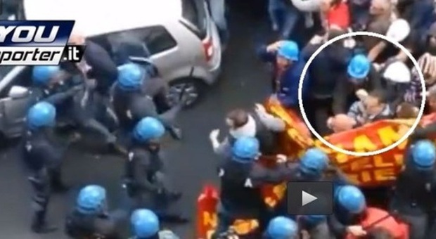 Scontri a Roma, la polizia non c'entra Venturi colpito da un manifestante