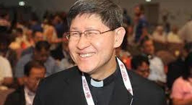 Ribaltone in curia, il Papa nomina a capo di tutte le missioni del mondo il cardinale filippino Tagle