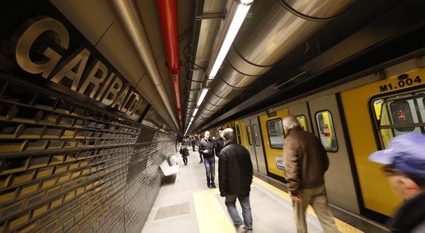 Napoli, una chat con foto e «alert» per segnalare borseggiatori in metrò