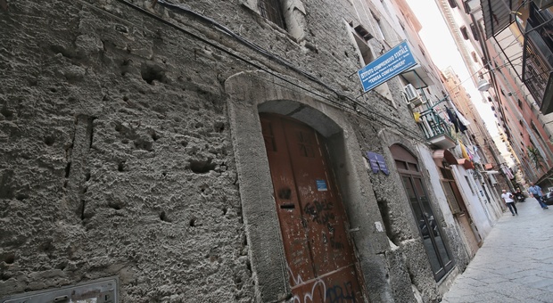 Ritorno a scuola in Campania: 55 edifici centenari, 600 tende per ospitare le mense