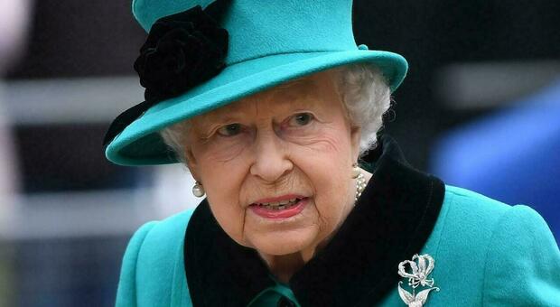 Elisabetta II pagava l'affitto a cugino di primo grado per permettergli di vivere al Palazzo