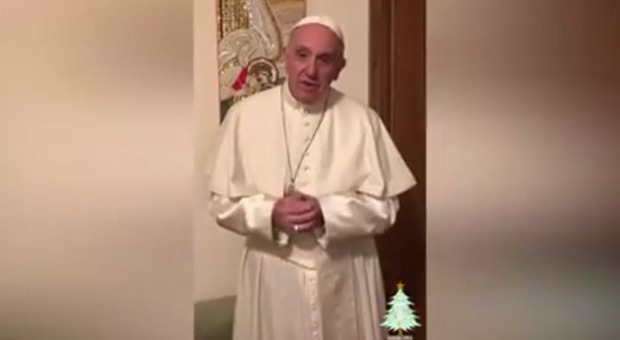 Papa Francesco invia un videomessaggio di auguri ai soldati italiani: «Vi benedico, voi pregate per me»