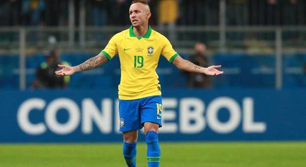 L'obiettivo del Napoli Everton attacca Bolsonaro in Brasile