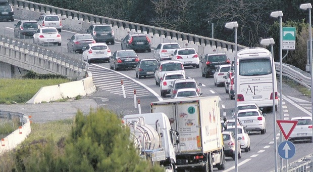 Fermo, lavori su quattro viadotti dell'autostrada A14: dieci mesi di caos senza alcun risultato