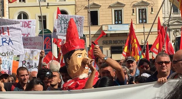 «Ogni giorno una barricata» 500 napoletani in corteo a Roma