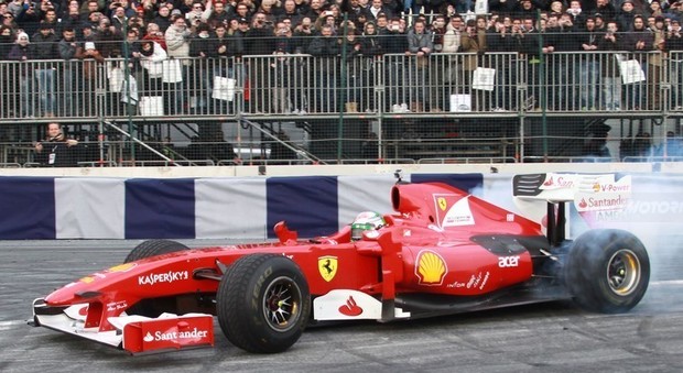 Un'esibizione della Ferrari F1 al MotorShow di Bologna in un'edizione passata