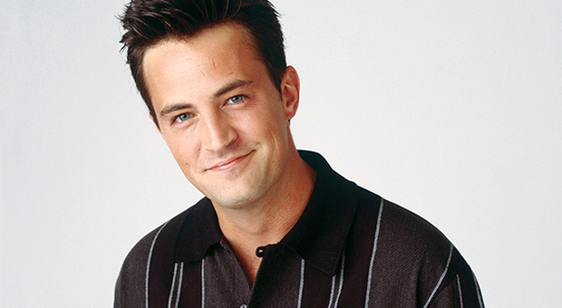 Matthew Perry grave in ospedale, Chandler della sitcom Friends ricoverato per una perforazione gastointestinale