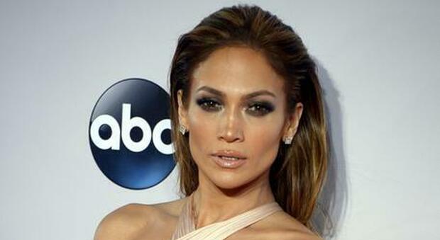 Chirurgia plastica del seno, cambiano i canoni: «Ora i modelli sono Belen, Salma Hayek e Jennifer Lopez»
