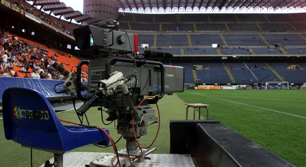 Diritti tv, Sky ottiene la sospensione del bando fino al 4 maggio, MediaPro: «Danneggiato il calcio italiano»