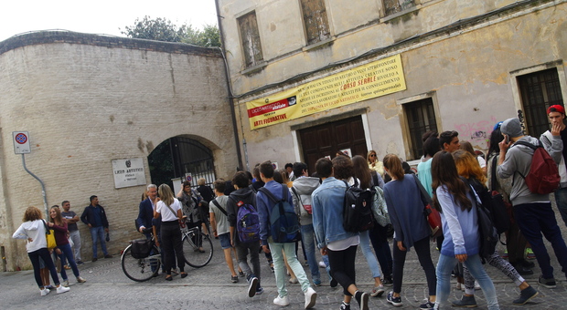 Liceo Artistico di Treviso pronto a far partire i registri per i trans con gli alias
