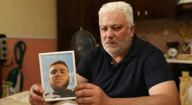 Ucciso a coltellate a 17 anni, il papà di Giuseppe: «Quell'assassino aveva dei precedenti, intervenga il ministro Salvini»