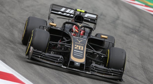 Formula 1, Magnussen il più veloce in mattinata nei test di Barcellona