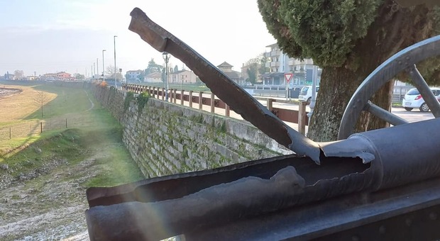 Nervesa della Battaglia, vandali danneggiano il monumento agli artiglieri d'Italia