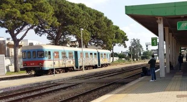 Sud Est, da Lecce a Otranto con i turisti: cambio di 3 treni, arrivo dopo 90 minuti