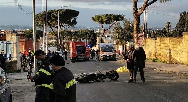 Incidente a Ercolano: scontro moto-furgone, muore 31enne di Torre del Greco