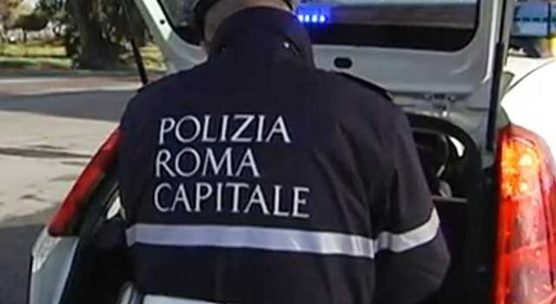 Roma, travolta da auto pirata, 26enne ricoverata in gravi condizioni
