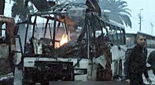 Bomba sull'autobus delle guardie presidenziali: