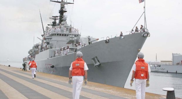 Un cavo si spezza sulla nave Euro, feriti due militari