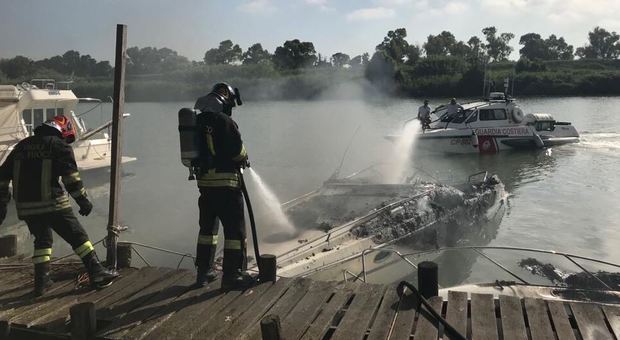 Esplosione su una barca a Fiumicino: tre feriti con ustioni