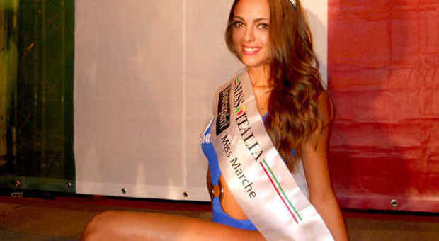 Giulia Carnevali con la fascia Miss Marche 2014