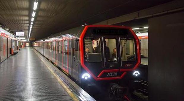 Milano, la metro allunga l'orario per aiutare i pendolari