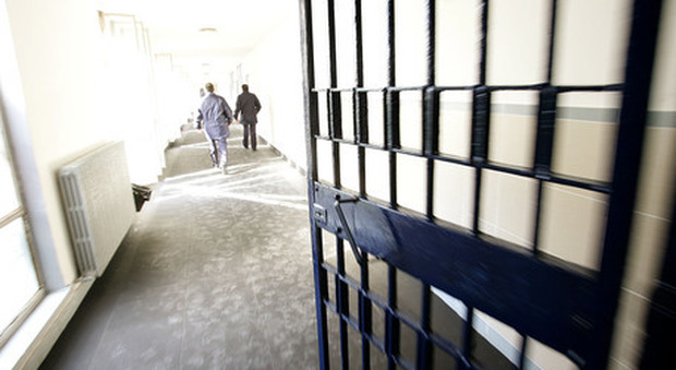 Torino, torture ai detenuti in carcere. Arrestati 6 agenti penitenziari