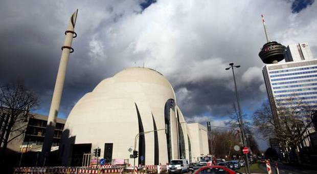 Germania, evacuata la moschea di Colonia per un allarme bomba