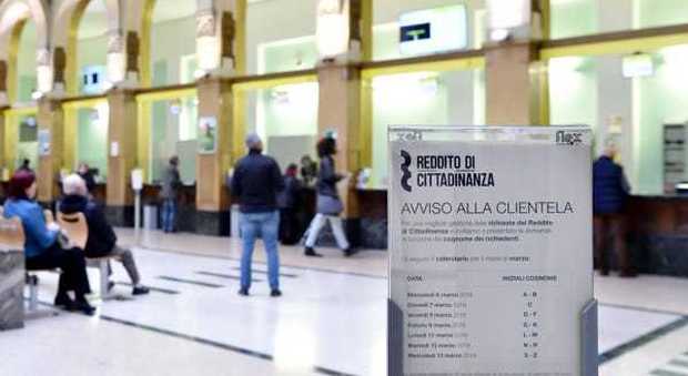 Reddito di cittadinanza, flop Campania: meno domande dove c'è lavoro sommerso