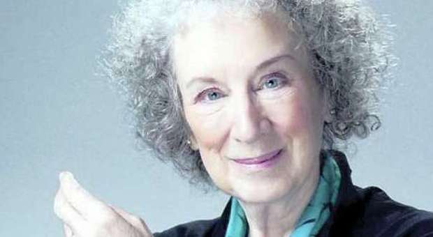 Letterature, Margaret Atwood presenta il suo libro centenario: "Si potrà leggere solo nel 2114"