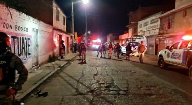 Massacro in un bar messicano tra bande di narcotrafficanti rivali: 11 morti